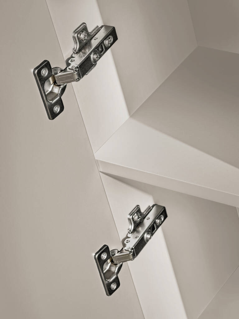 szafka łazienkowa wysoka 140 cm kaszmirowa ryflowana detal